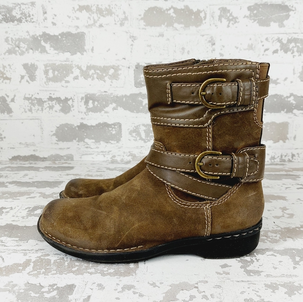 Clarks Brown Strap Buckle Side Zipper Round Toe Casual Ankle Boots T545
